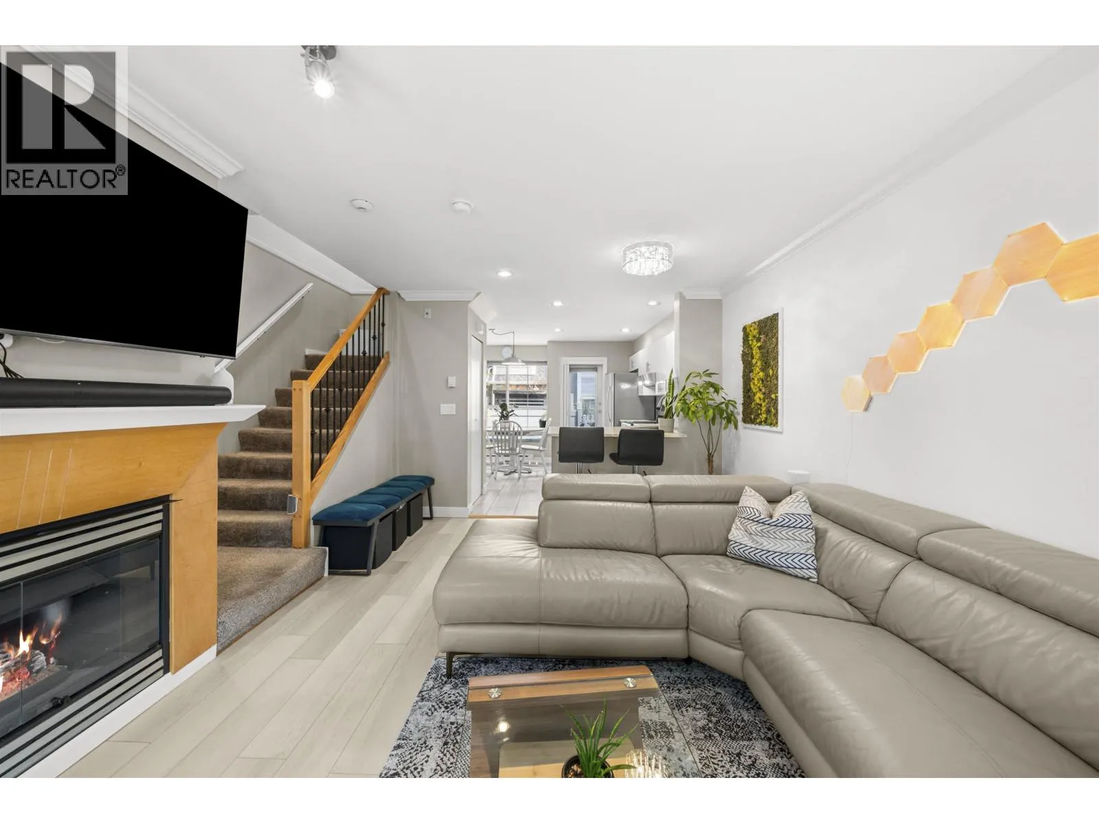 7403 MAGNOLIA TERRACE