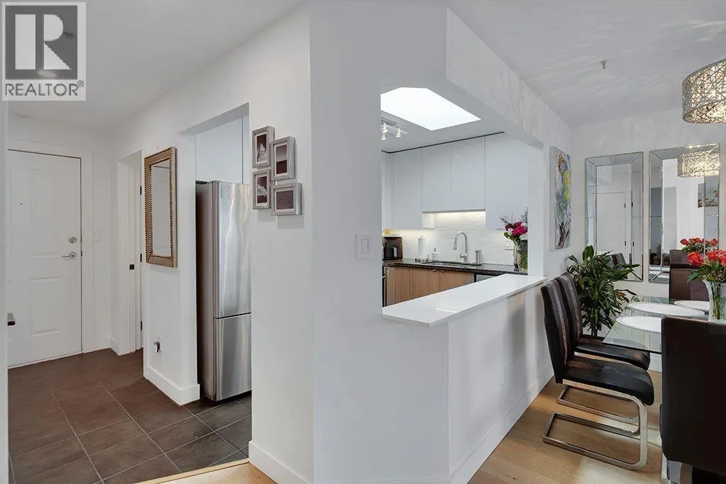 411 108 W ESPLANADE