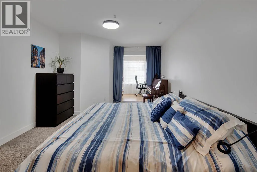 411 108 W ESPLANADE