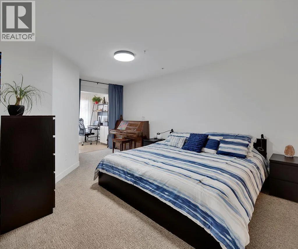 411 108 W ESPLANADE