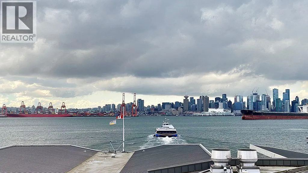 411 108 W ESPLANADE
