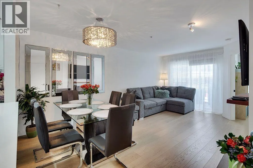411 108 W ESPLANADE