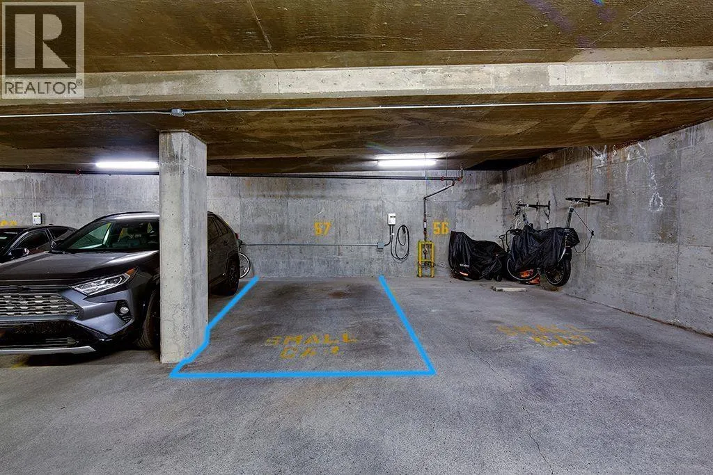 411 108 W ESPLANADE