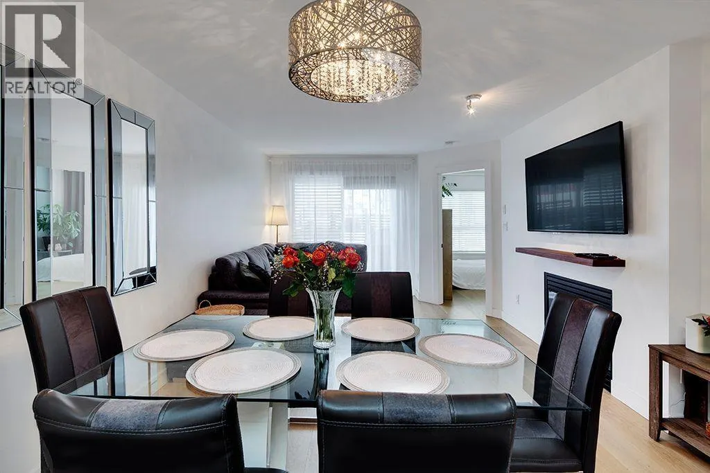 411 108 W ESPLANADE