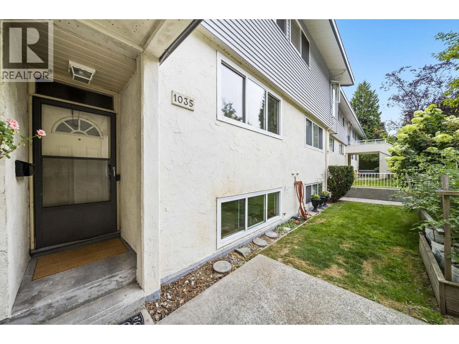 1035 CECILE DRIVE