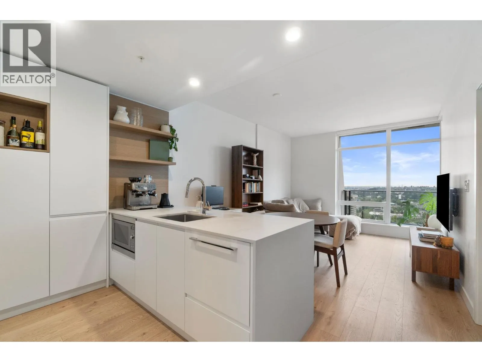 2103 2181 MADISON AVENUE