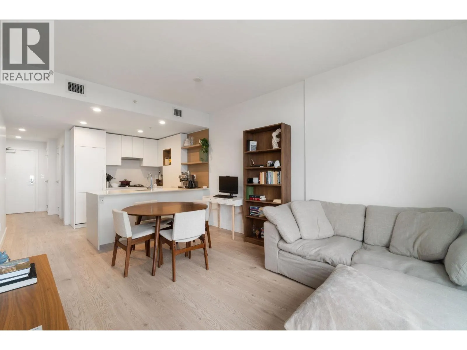 2103 2181 MADISON AVENUE