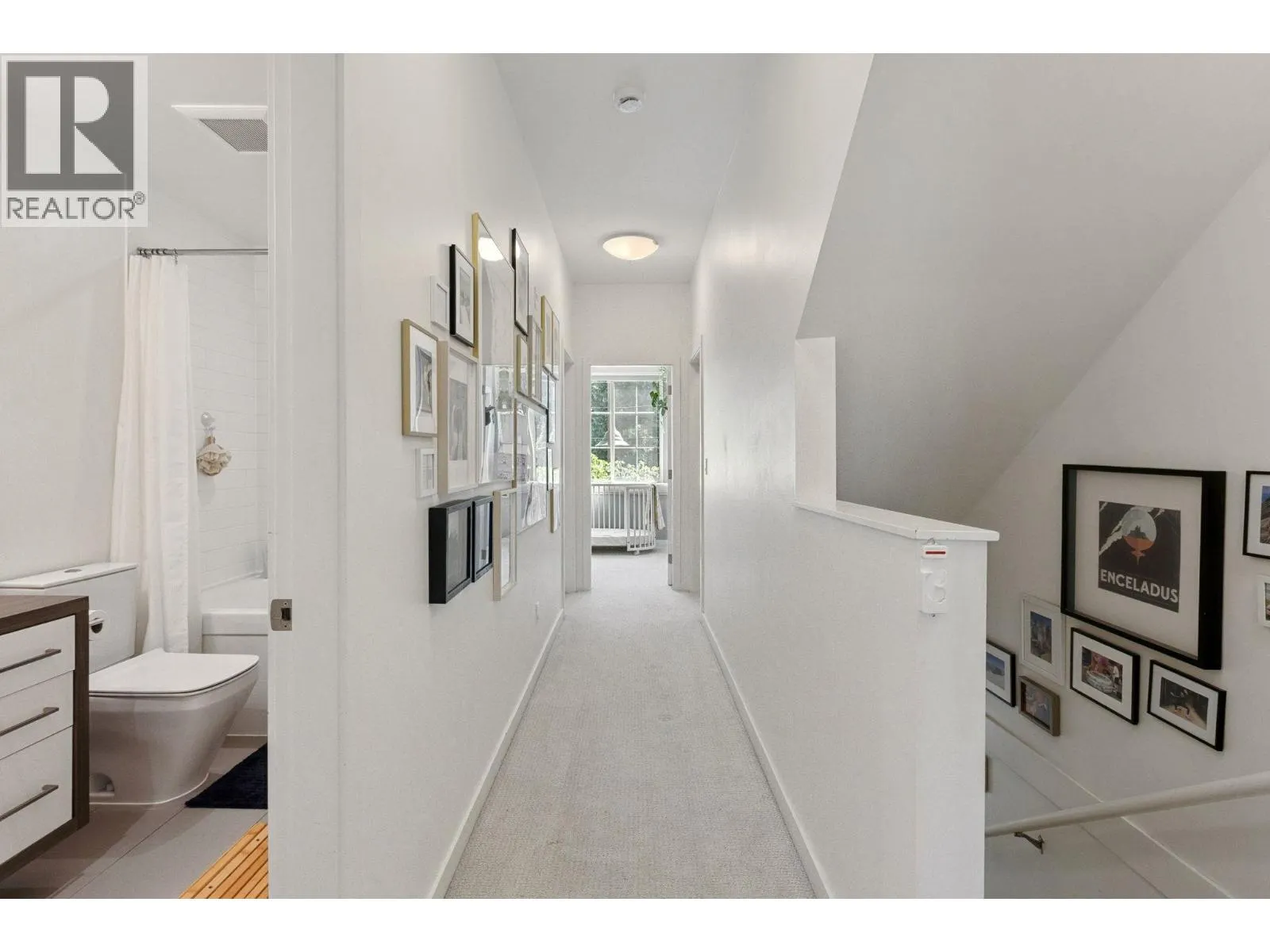 8 433 SEYMOUR RIVER PLACE