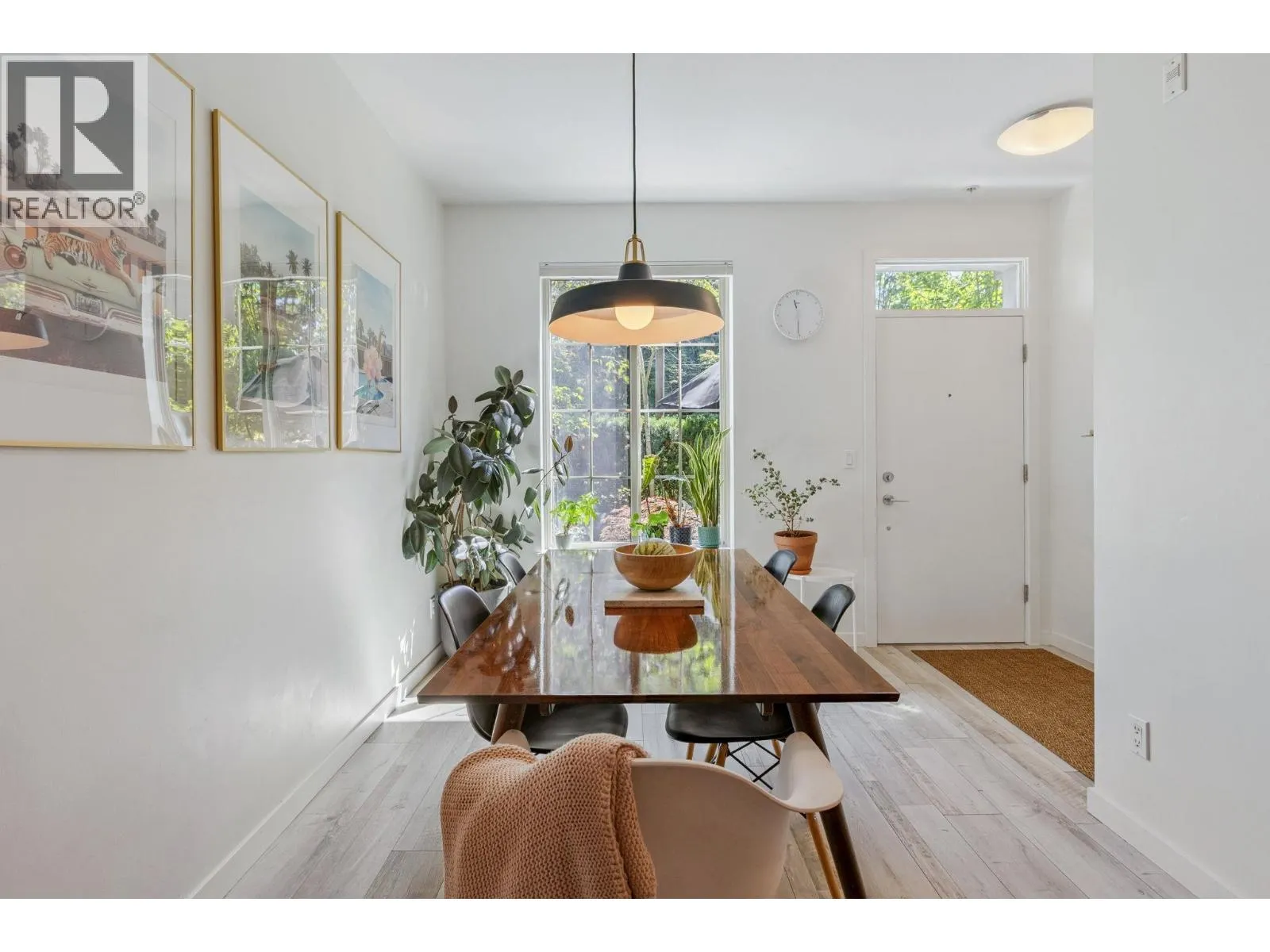 8 433 SEYMOUR RIVER PLACE