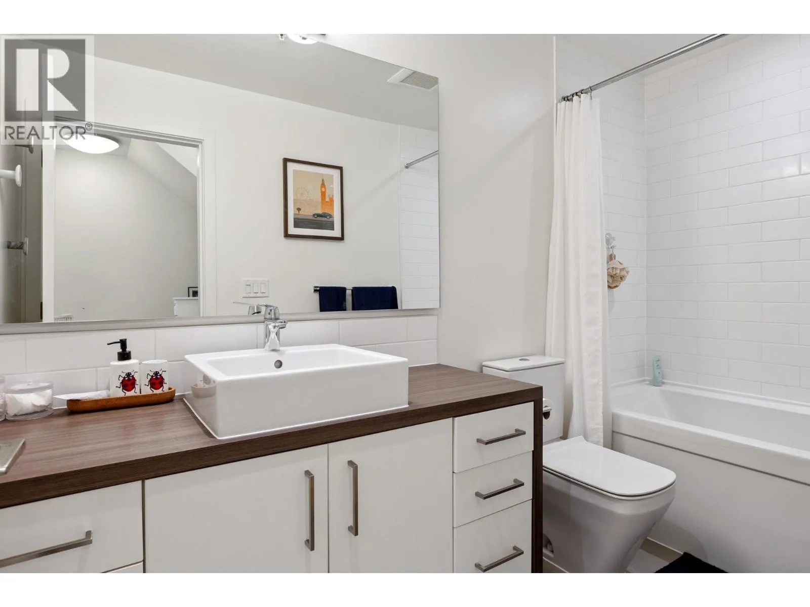 8 433 SEYMOUR RIVER PLACE