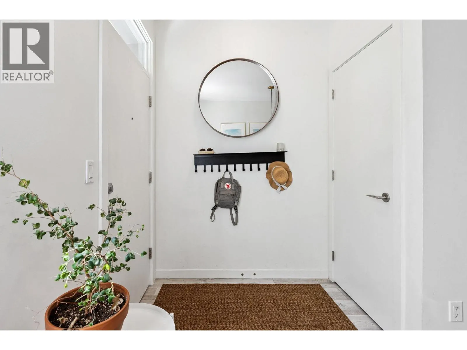 8 433 SEYMOUR RIVER PLACE