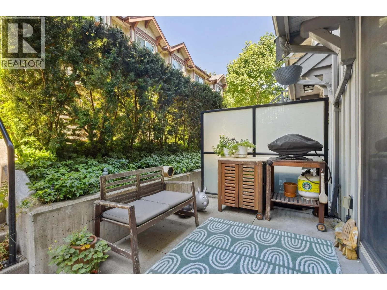 8 433 SEYMOUR RIVER PLACE