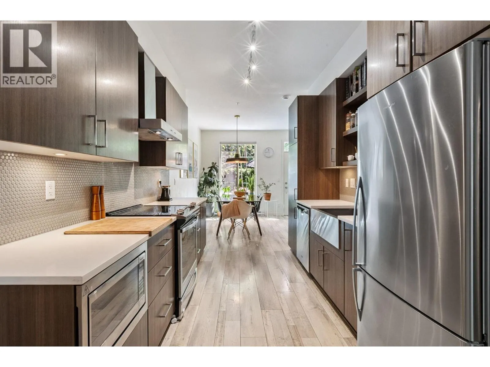 8 433 SEYMOUR RIVER PLACE