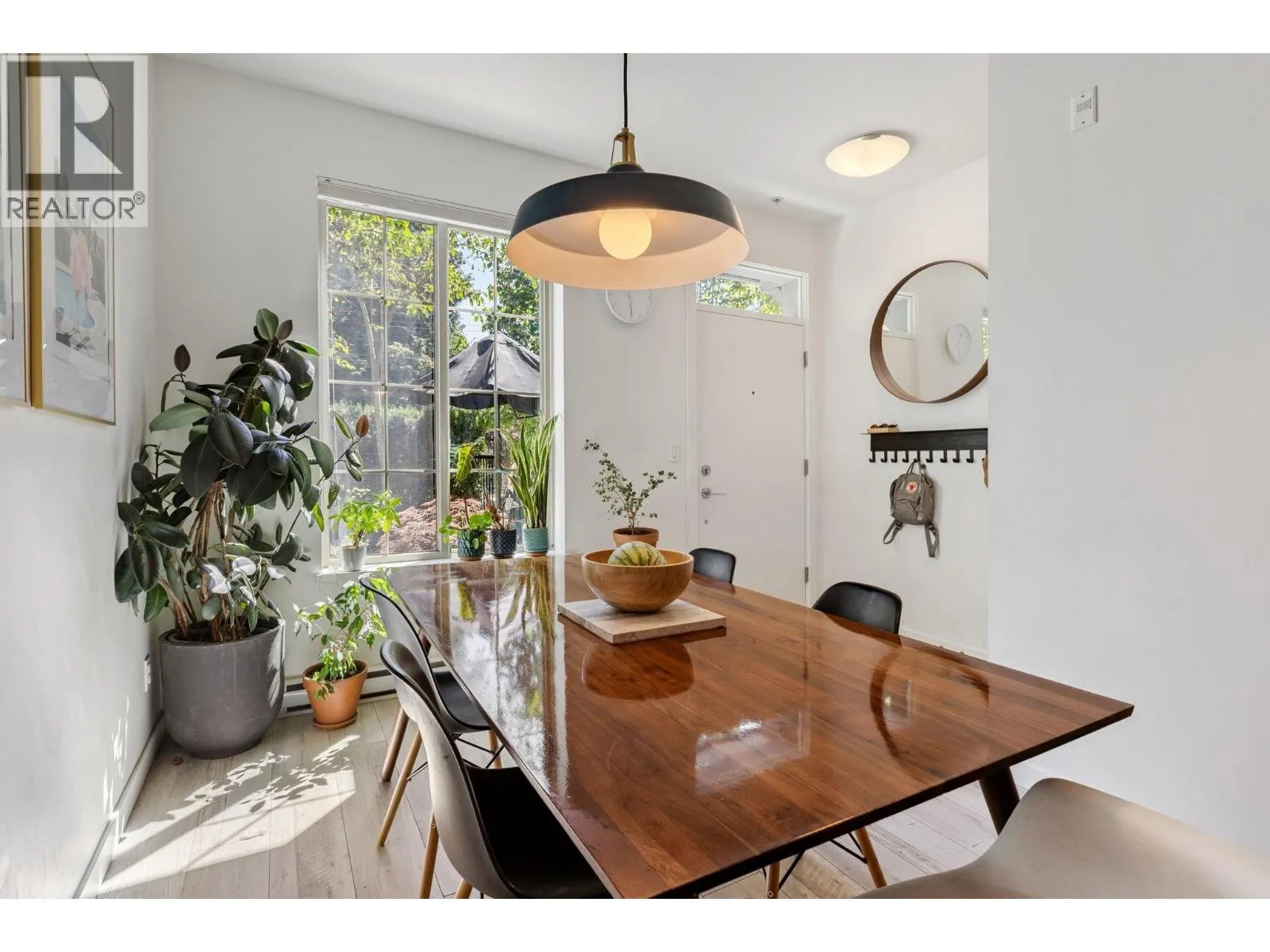 8 433 SEYMOUR RIVER PLACE