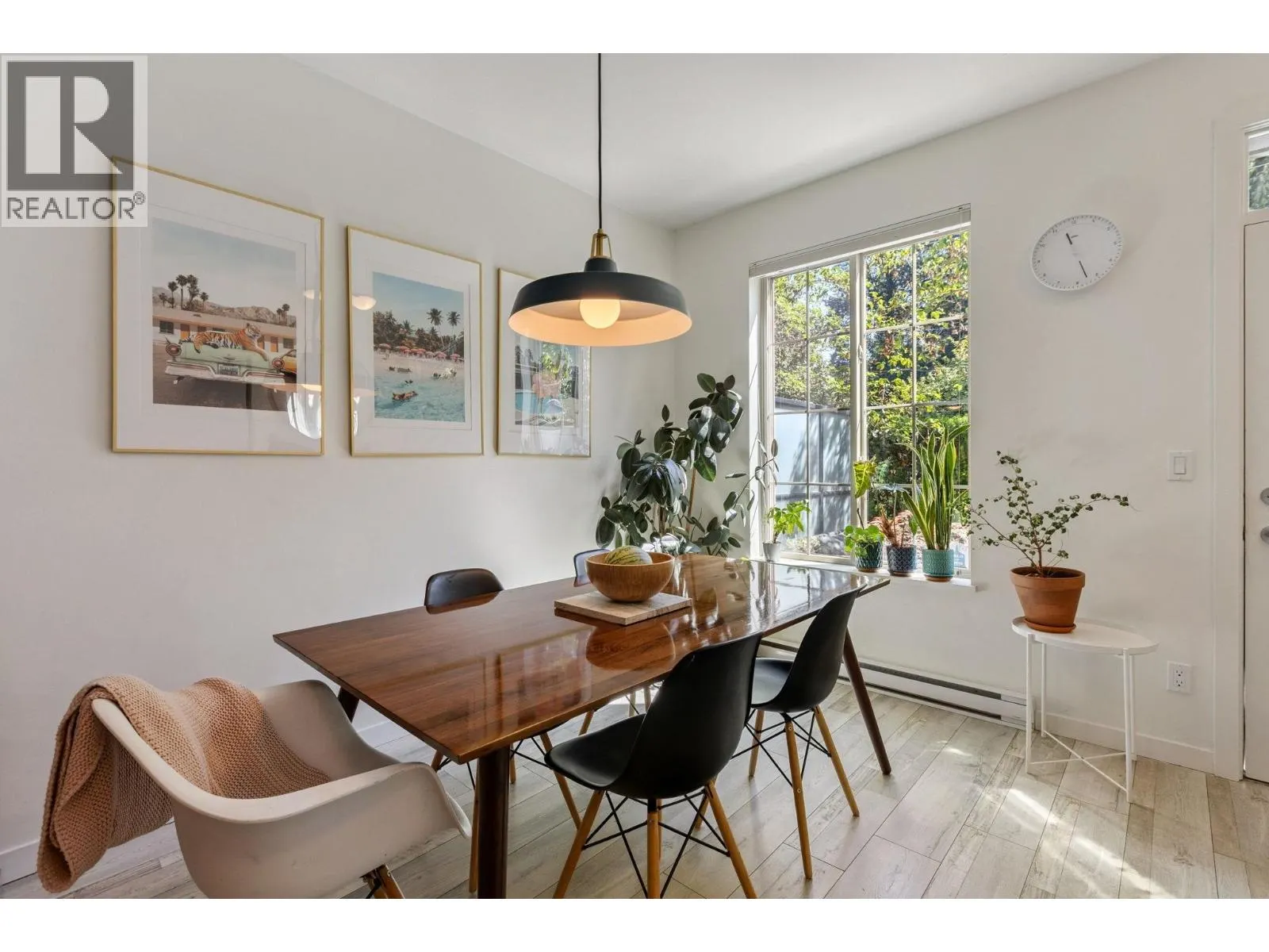 8 433 SEYMOUR RIVER PLACE