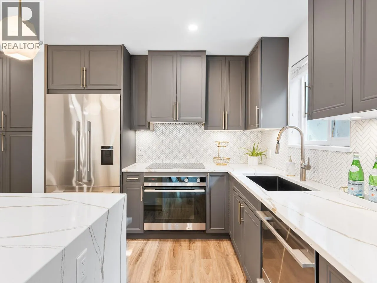 848 W 16TH STREET