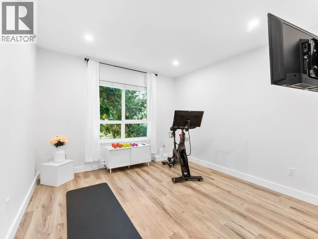 848 W 16TH STREET
