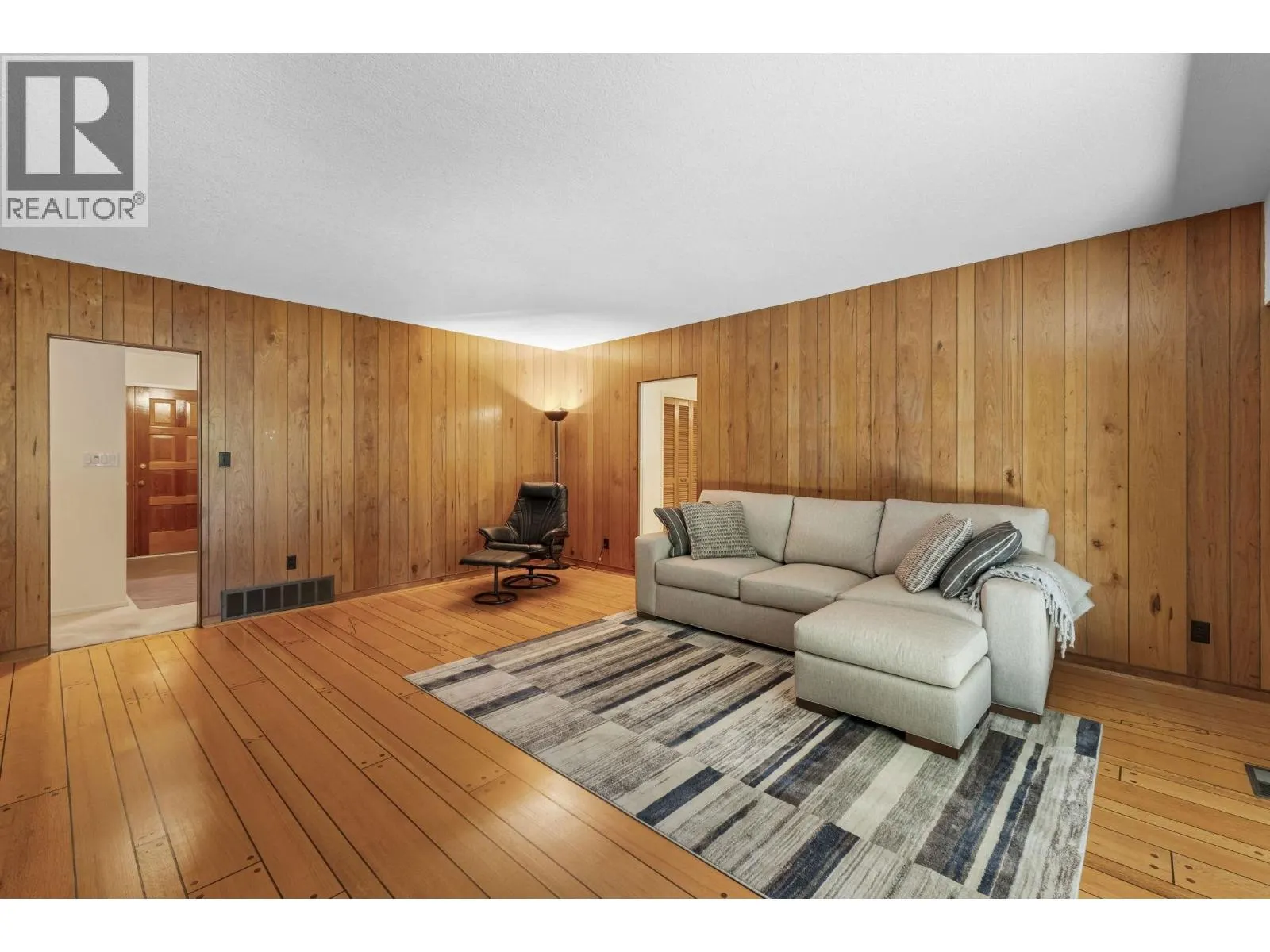 1004 PACIFIC DRIVE