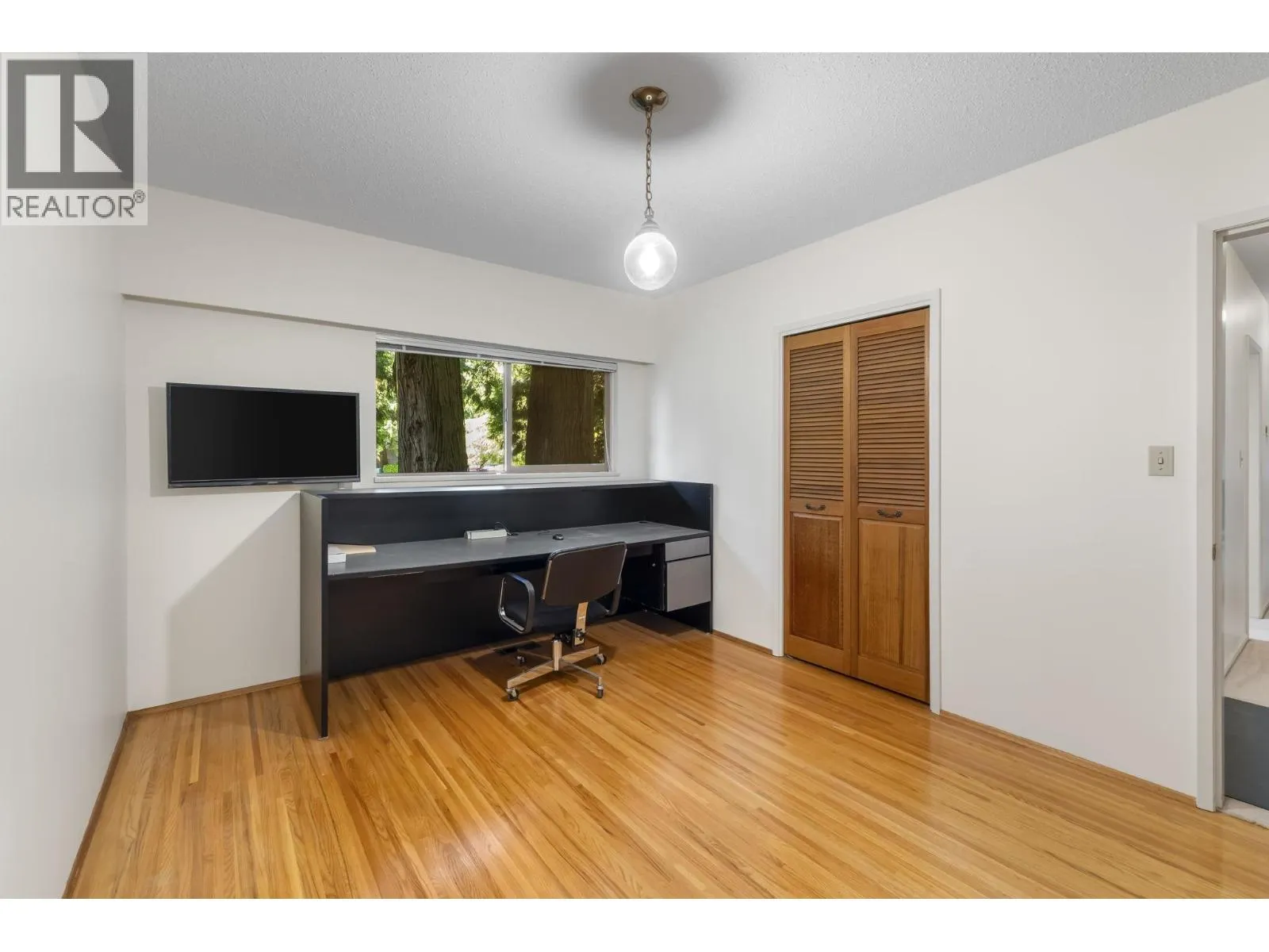 1004 PACIFIC DRIVE