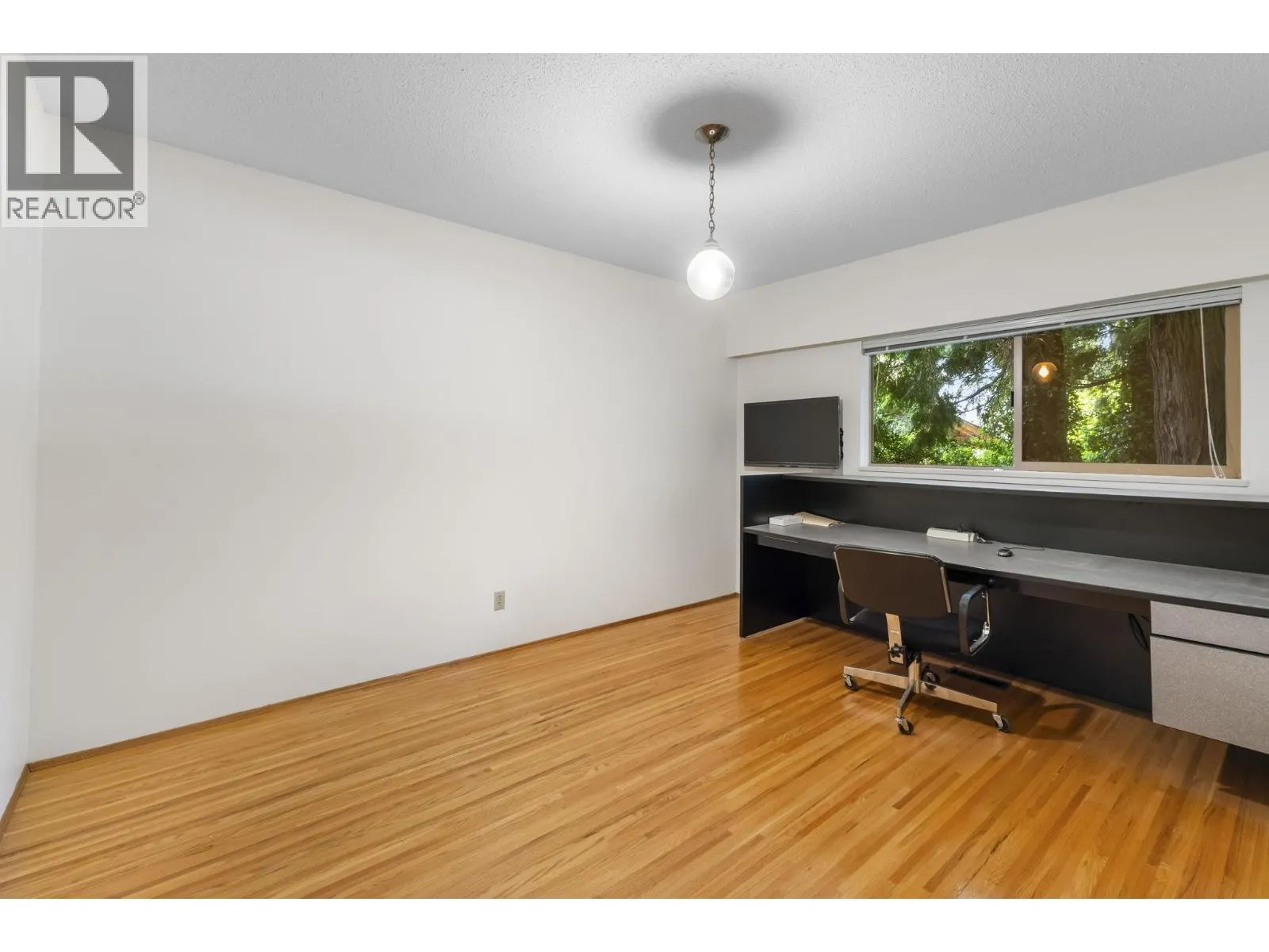 1004 PACIFIC DRIVE