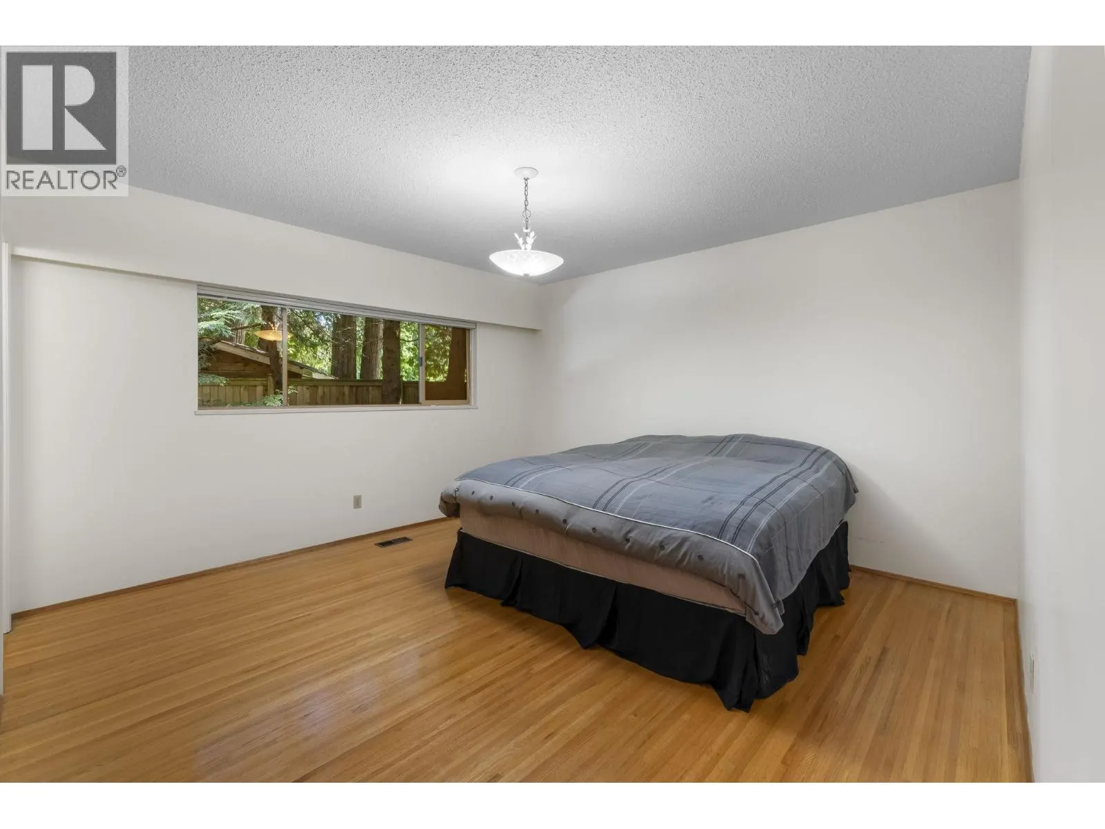1004 PACIFIC DRIVE