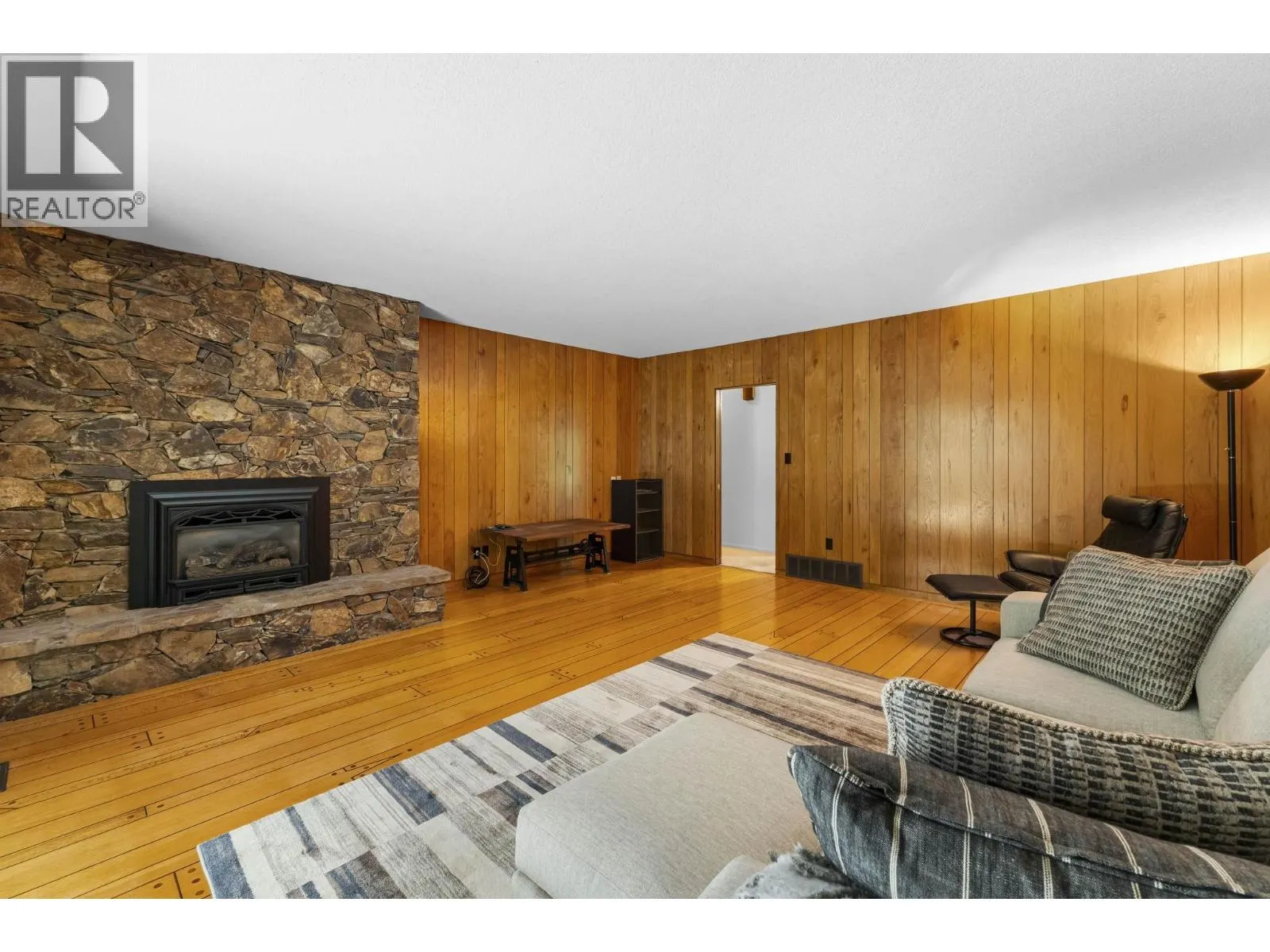 1004 PACIFIC DRIVE
