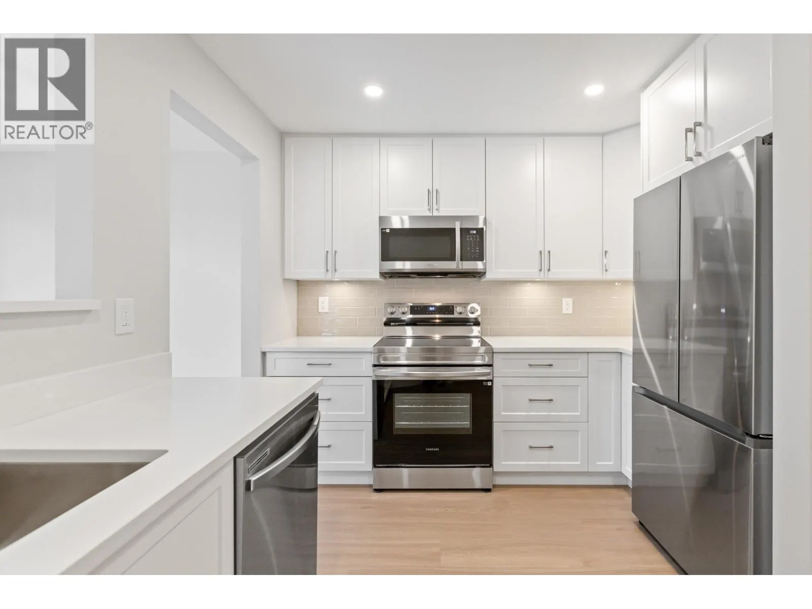 225 22611 116 AVENUE