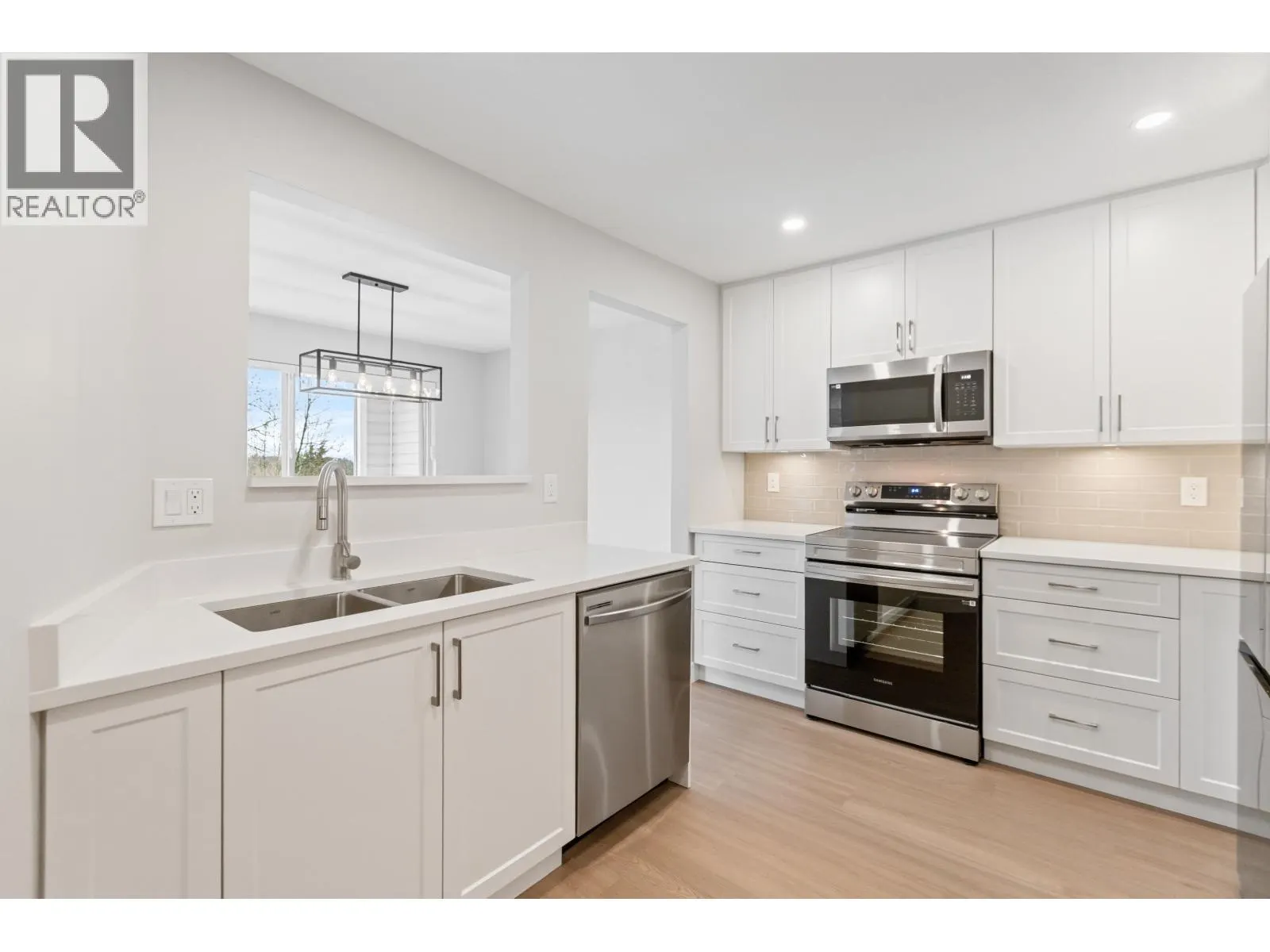 225 22611 116 AVENUE