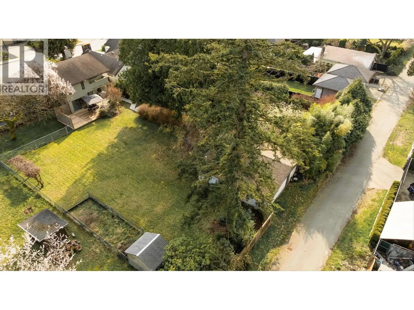 607 CHAPMAN AVENUE