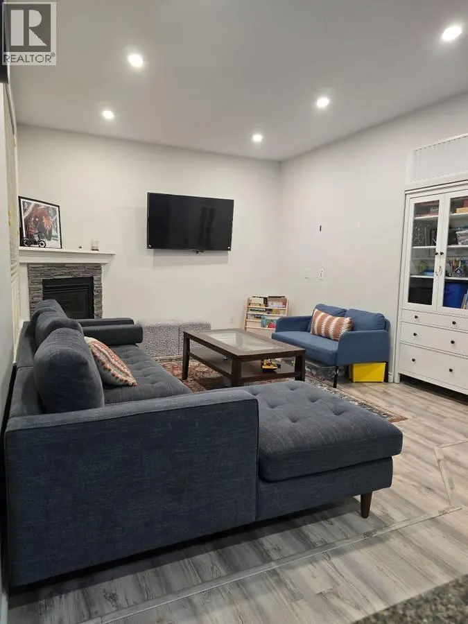 16 23233 KANAKA WAY