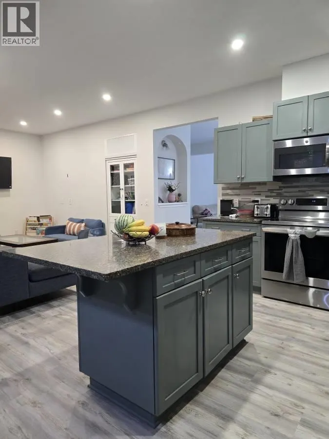 16 23233 KANAKA WAY