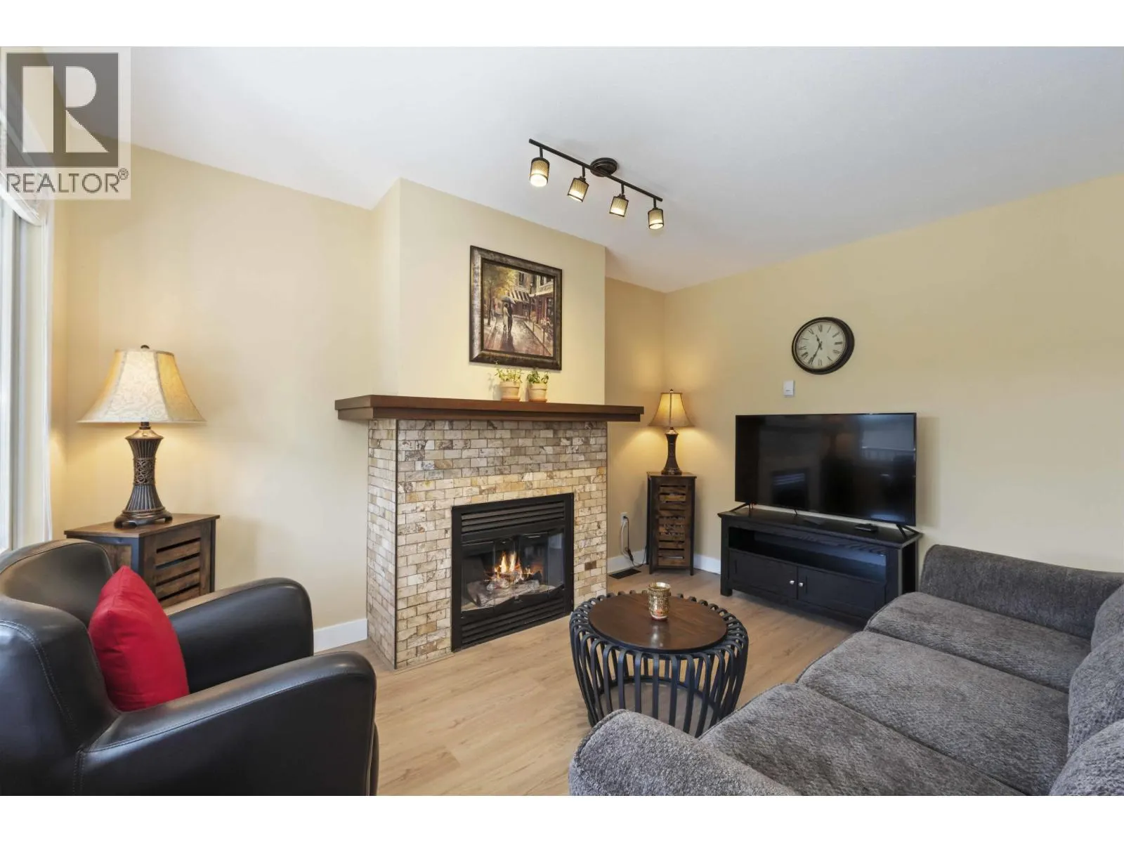 11 11860 210 STREET