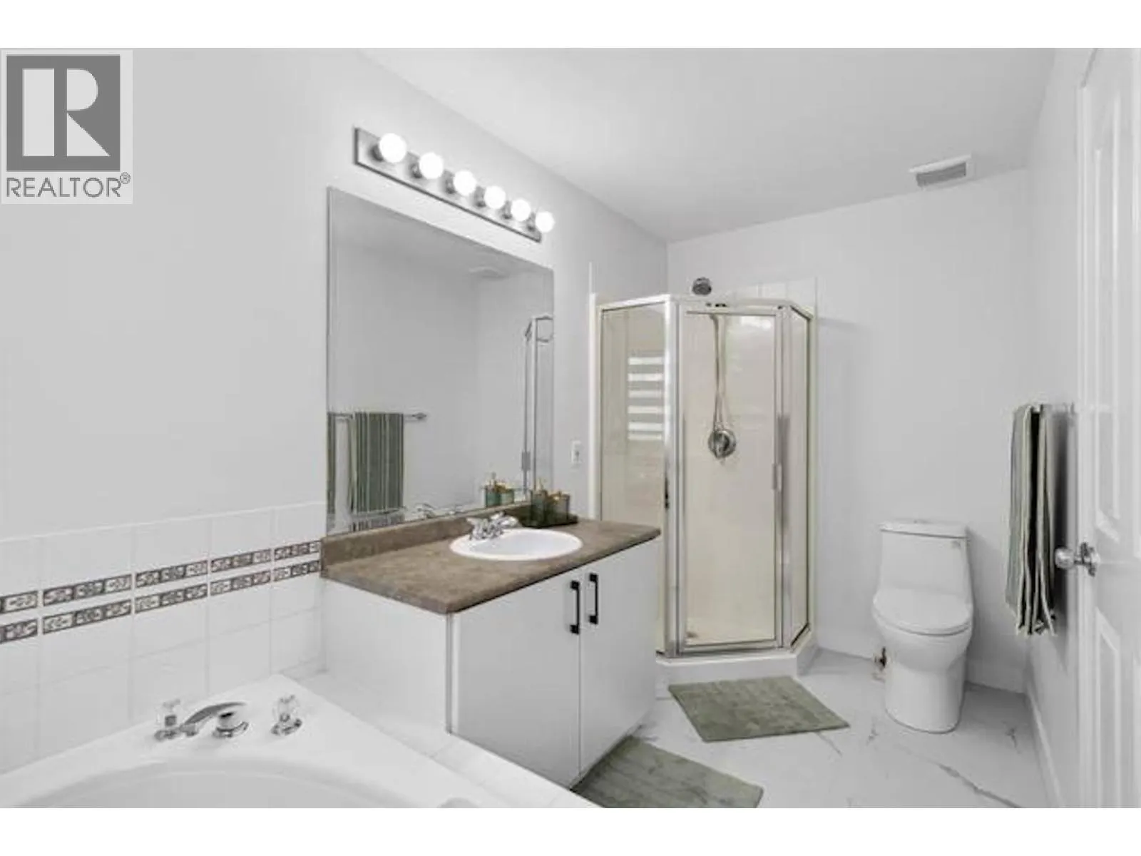 Upper 10320 243 ST
