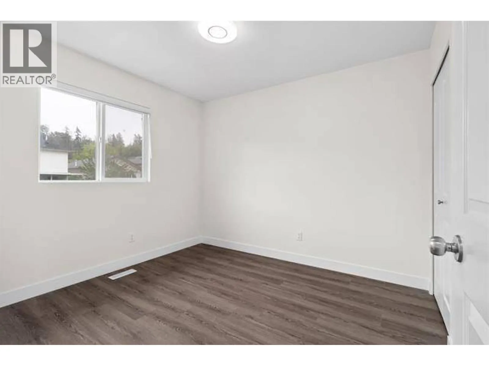 Upper 10320 243 ST