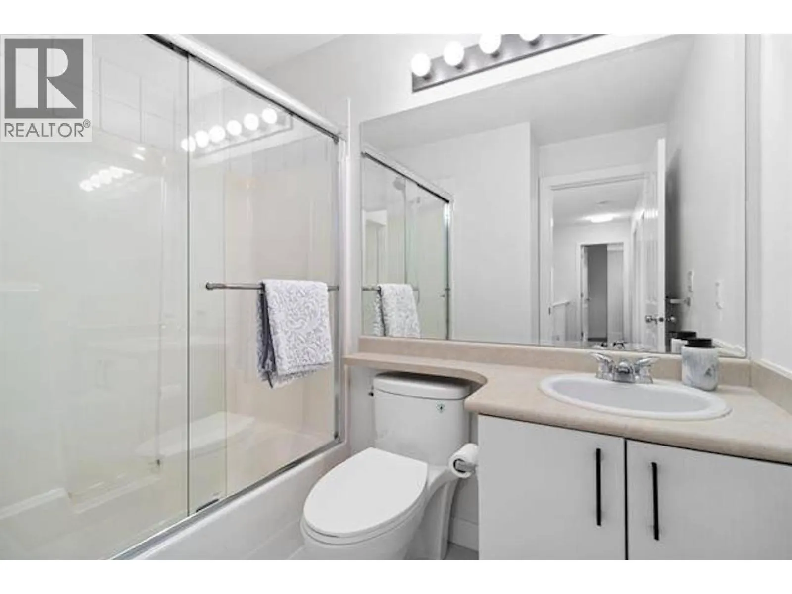 Upper 10320 243 ST