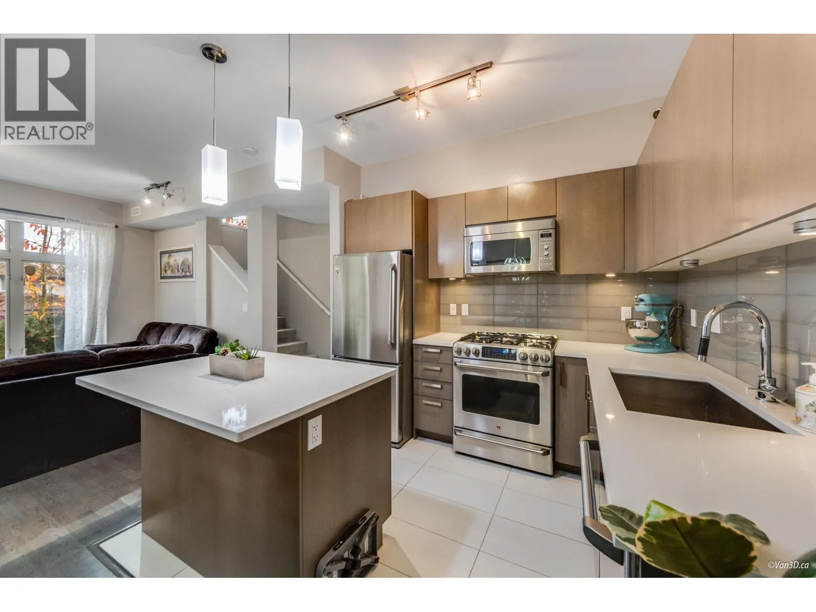 9 10119 RIVER DRIVE