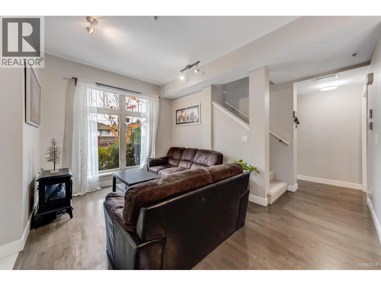 9 10119 RIVER DRIVE