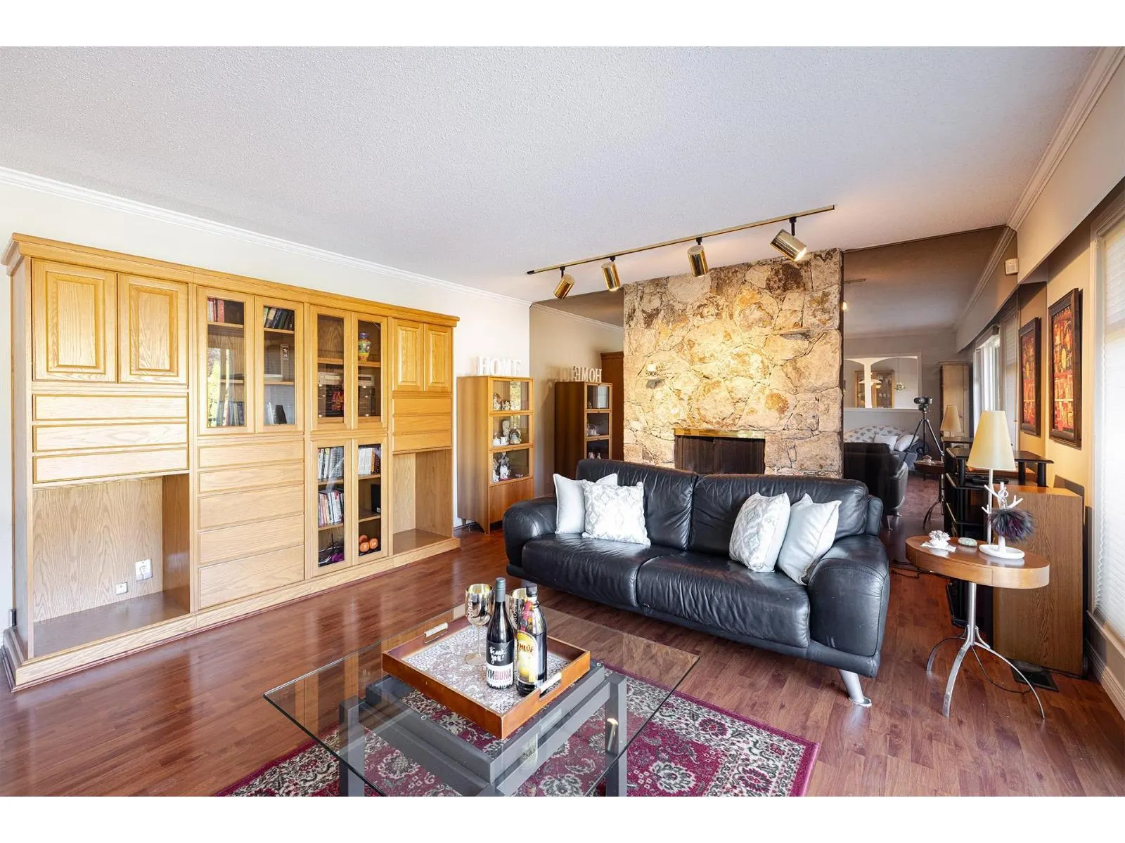 11055 LINCOLN DRIVE
