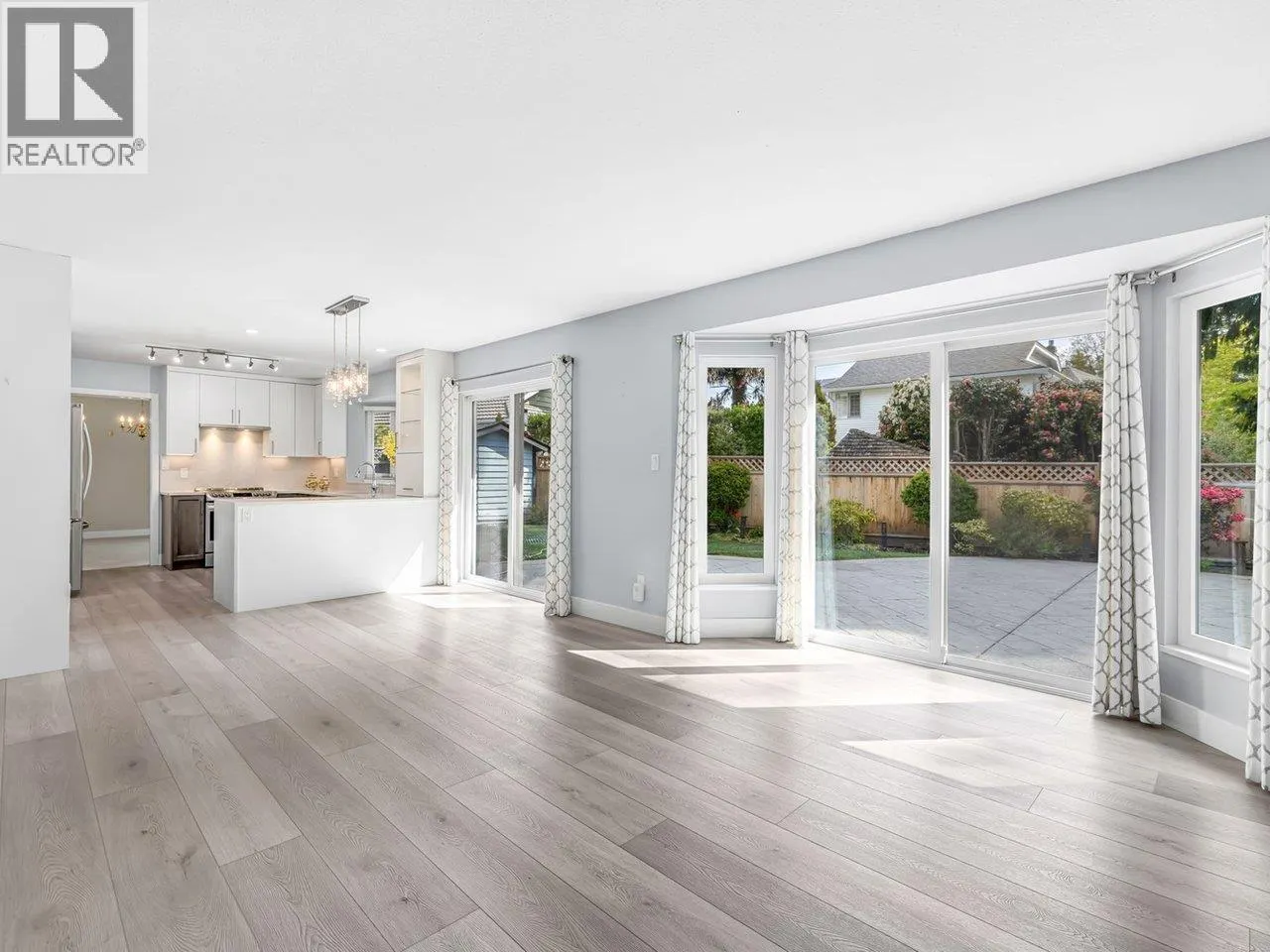 810 ENGLISH BLUFF ROAD