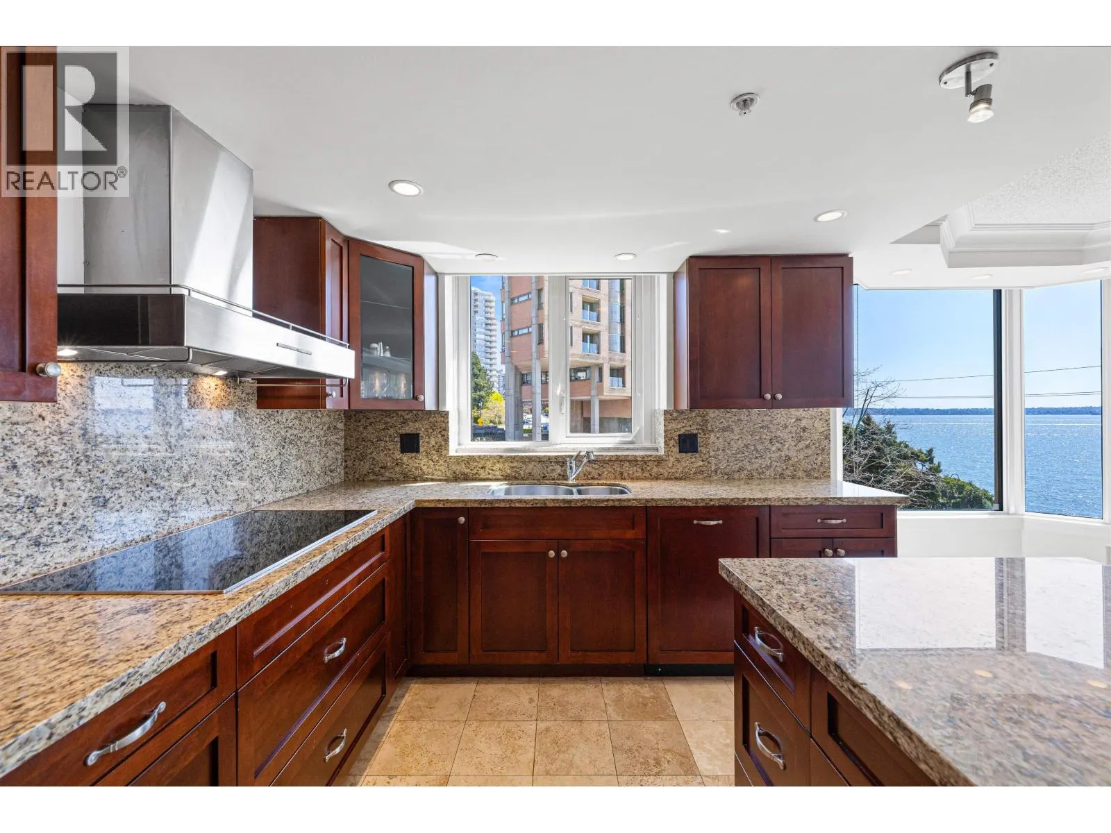 101 2280 BELLEVUE AVENUE