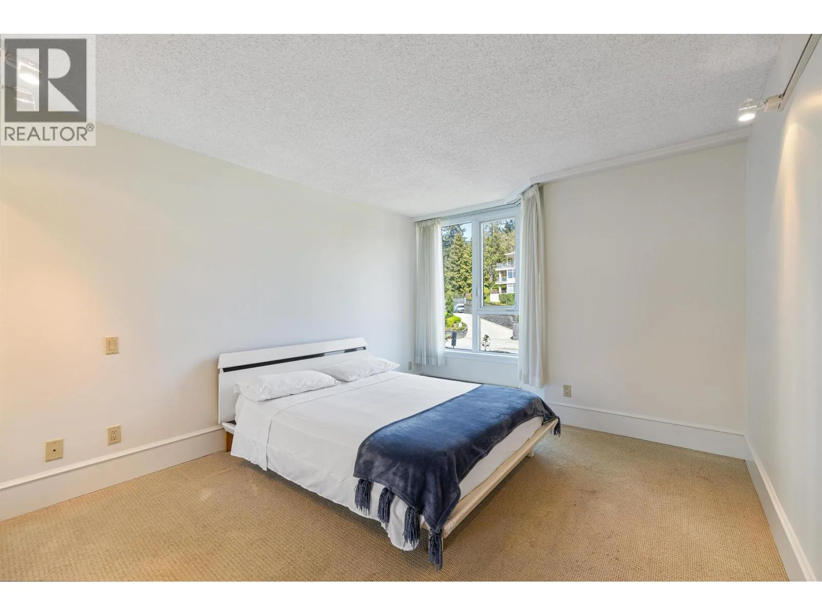 101 2280 BELLEVUE AVENUE