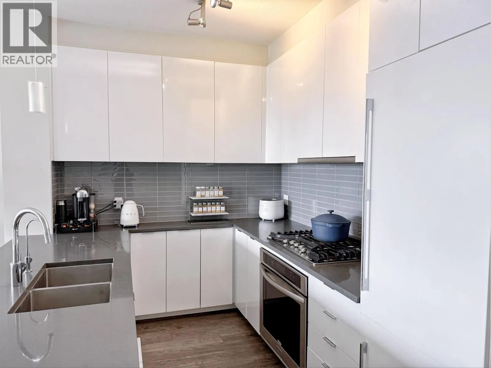 303 9399 ALEXANDRA ROAD