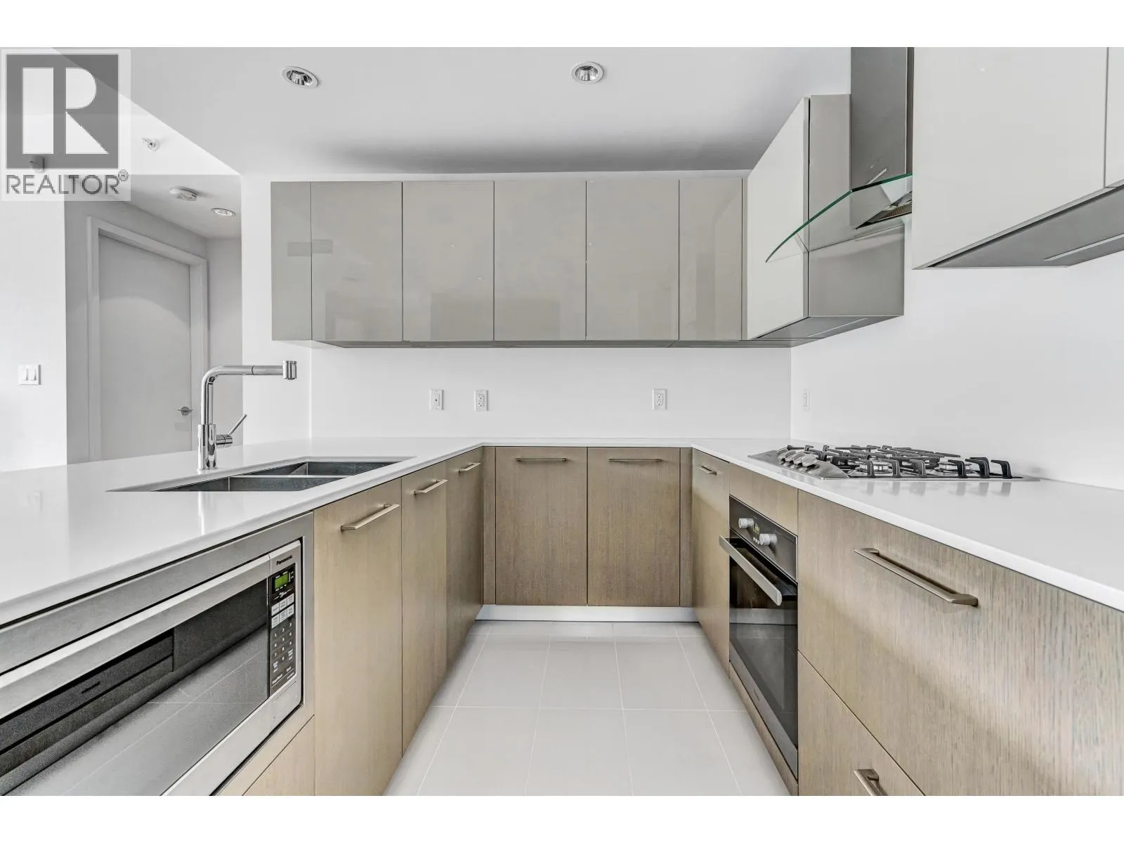 611 6633 PEARSON WAY