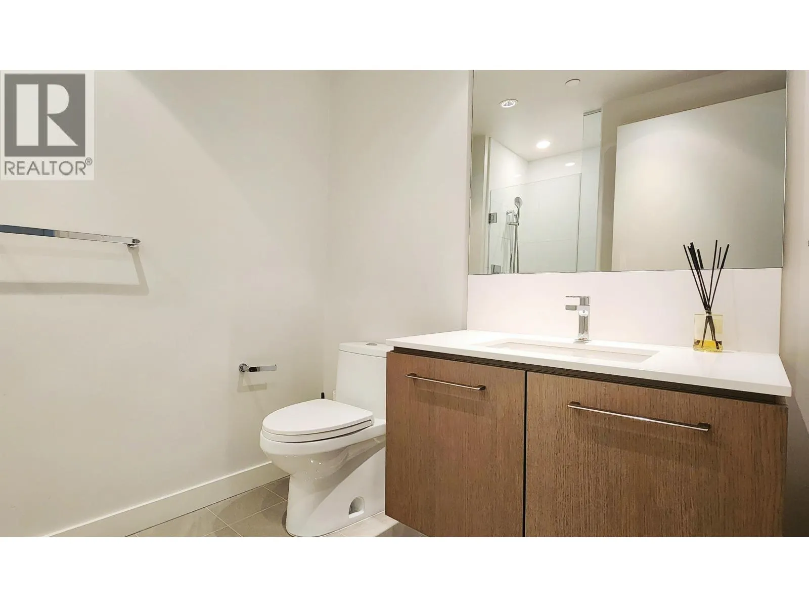 611 6633 PEARSON WAY