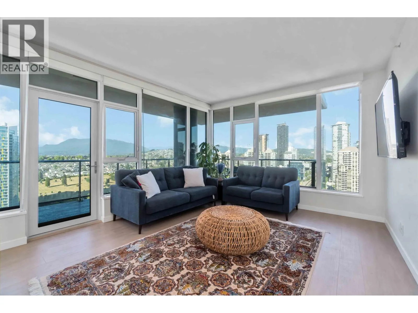 2607 4168 LOUGHEED HIGHWAY