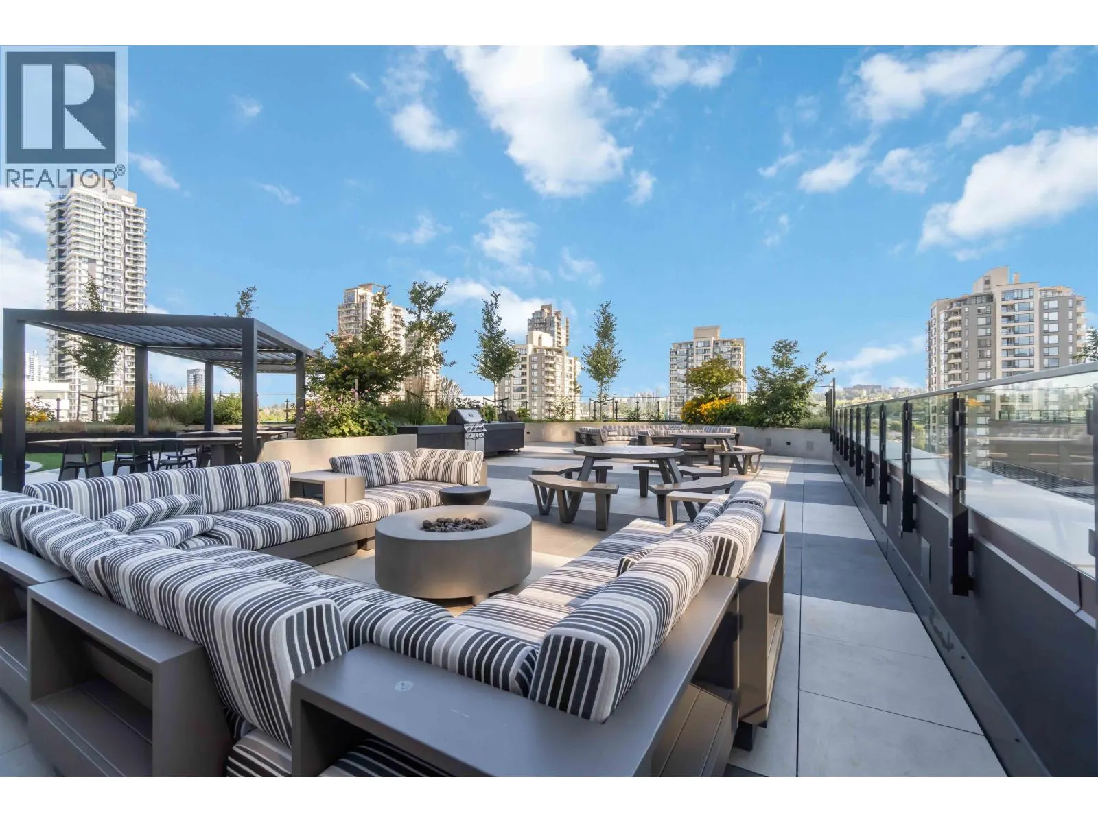 2607 4168 LOUGHEED HIGHWAY