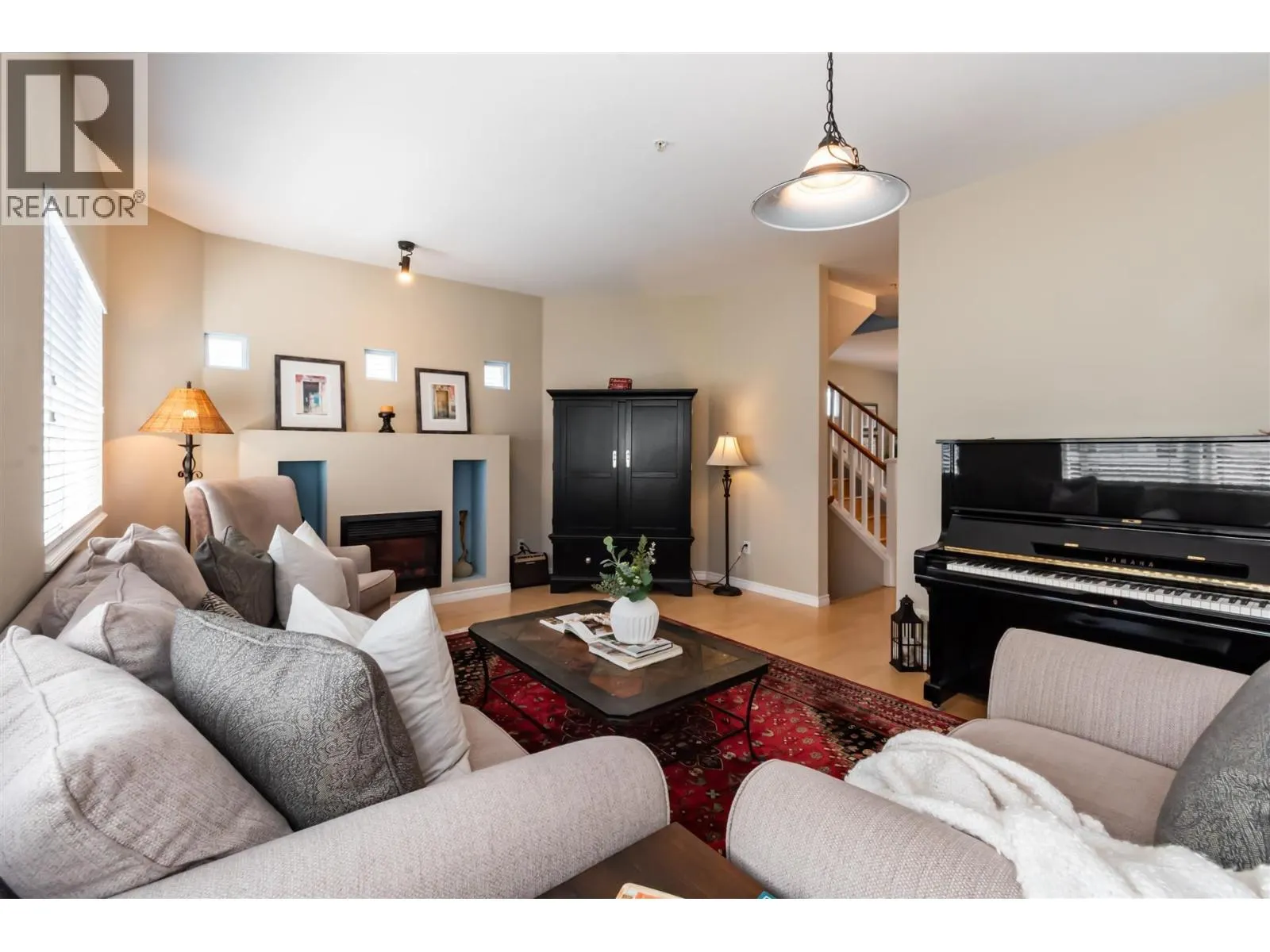 32 1108 RIVERSIDE CLOSE