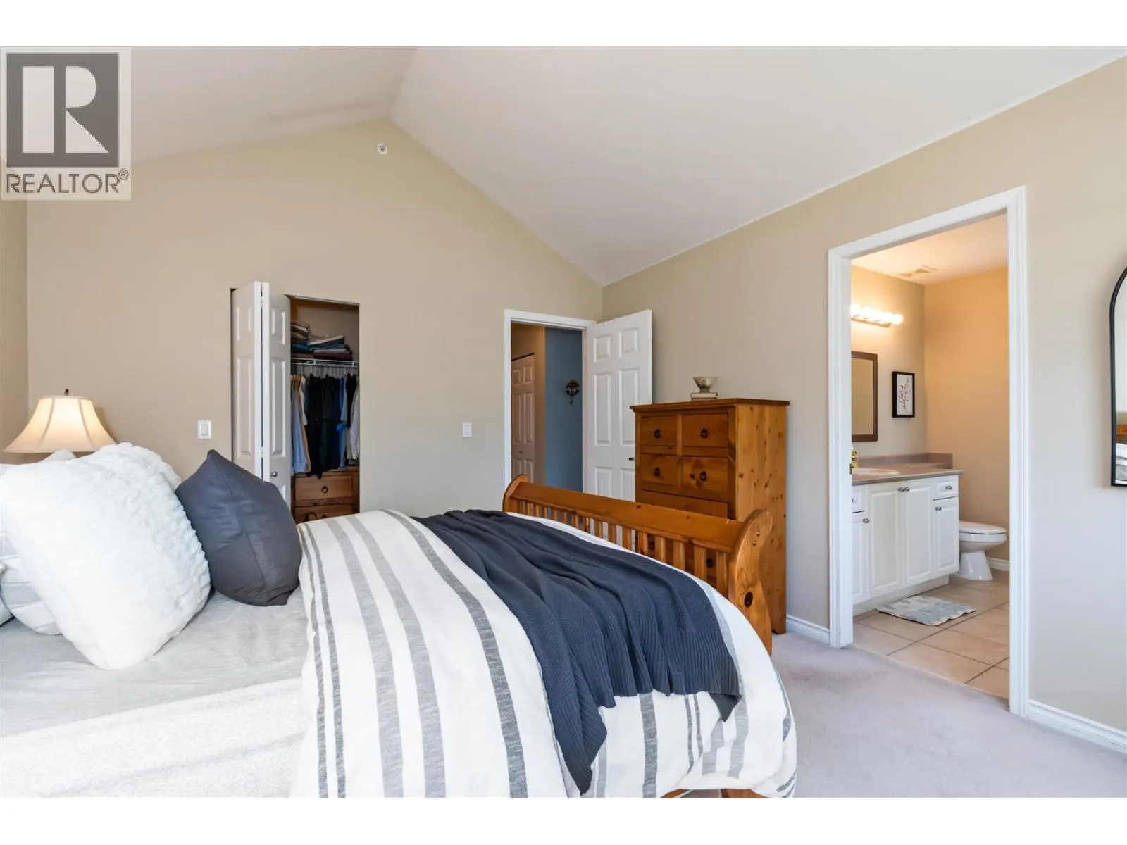 32 1108 RIVERSIDE CLOSE