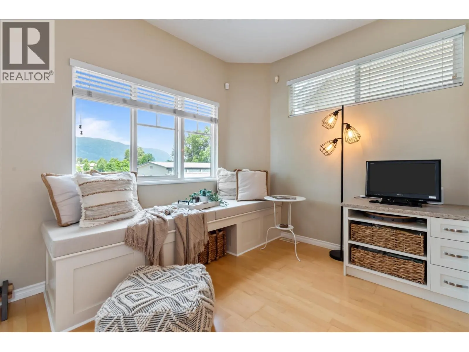 32 1108 RIVERSIDE CLOSE