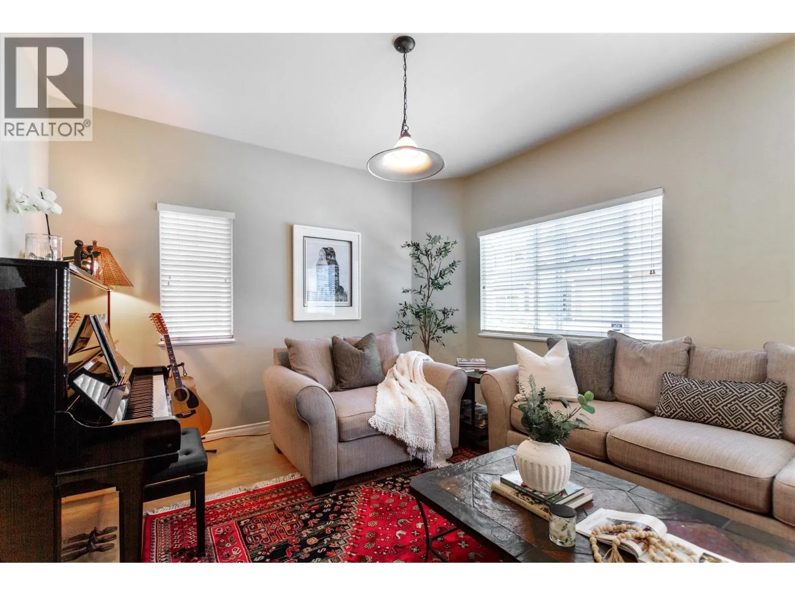 32 1108 RIVERSIDE CLOSE